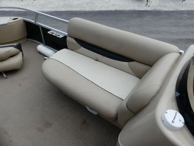 Slide: The Image of Sun Tracker Fishin' Barge 24 DLX 2013 - 7