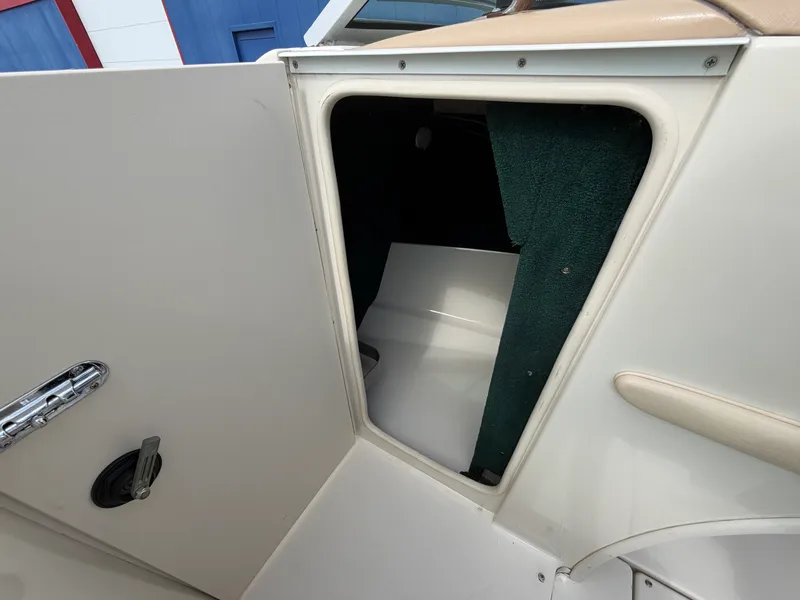 Slide: The Image of Sea Ray 230 1999 - 31