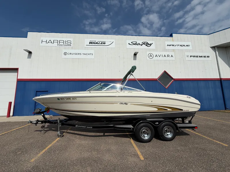 The Image of Sea Ray 230 1999 - 0