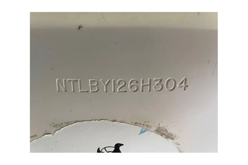 Slide: The Image of 2004 Grady-White Sailfish 282 hull identification number: NTLBY126H304. - 4