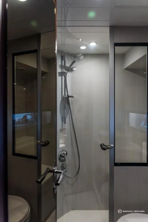 Slide: The Image of Fairline Phantom 65 2023 - 116