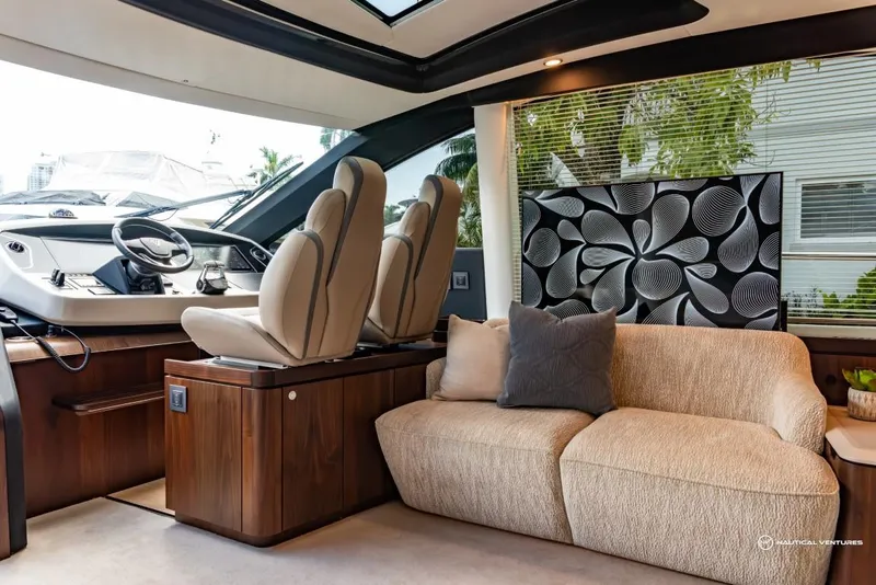 Slide: The Image of Fairline Phantom 65 2023 - 167