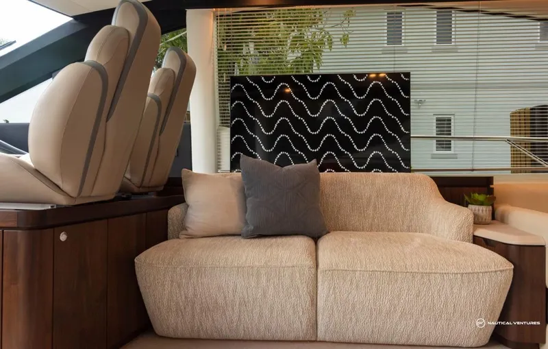 Slide: The Image of Fairline Phantom 65 2023 - 169