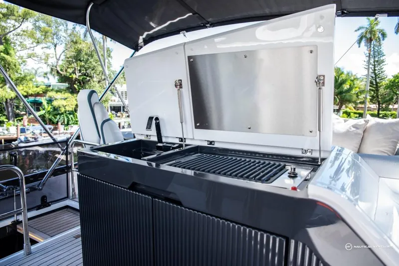 Slide: The Image of Fairline Phantom 65 2023 - 245