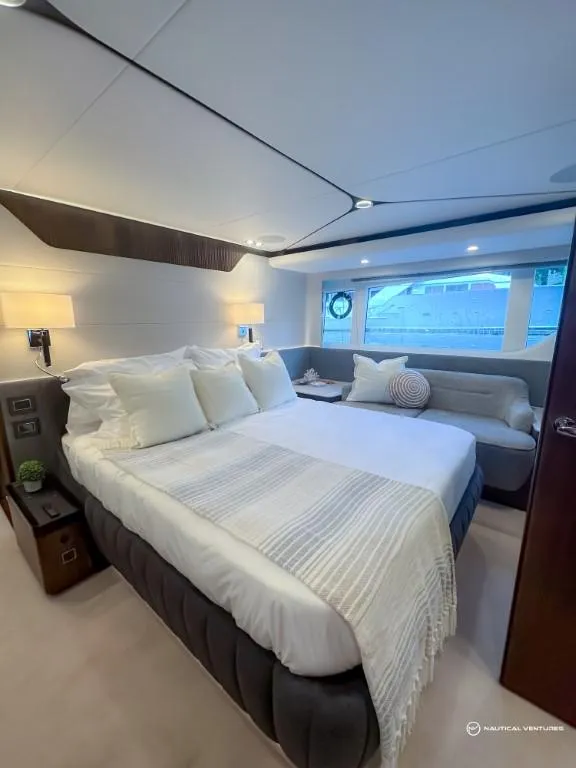 Slide: The Image of Fairline Phantom 65 2023 - 63