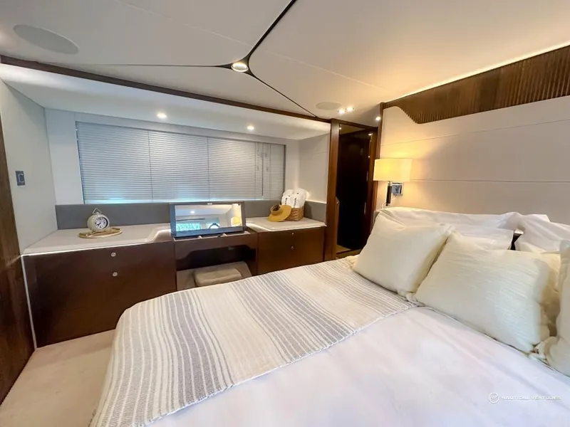 Slide: The Image of Fairline Phantom 65 2023 - 66