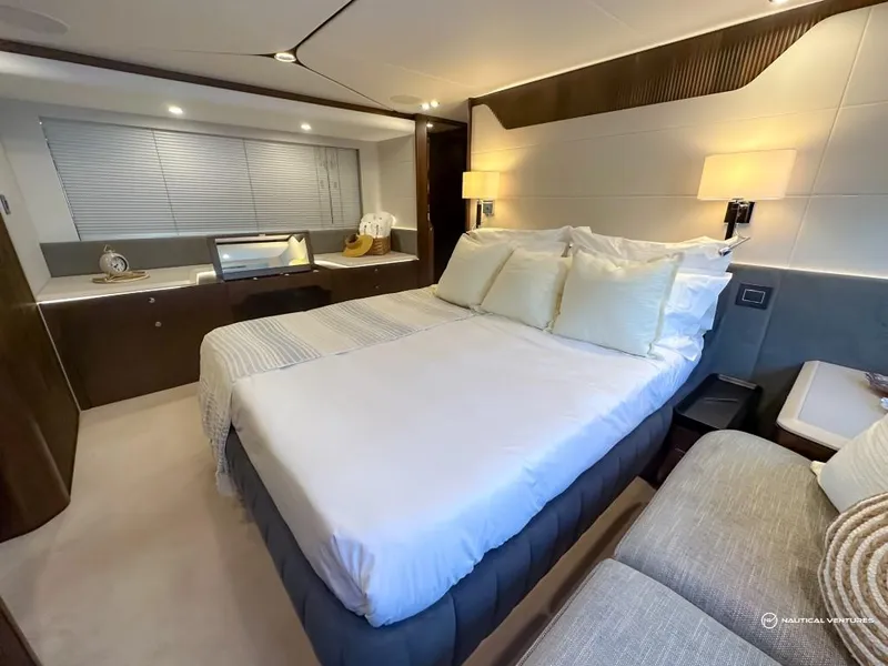 Slide: The Image of Fairline Phantom 65 2023 - 67