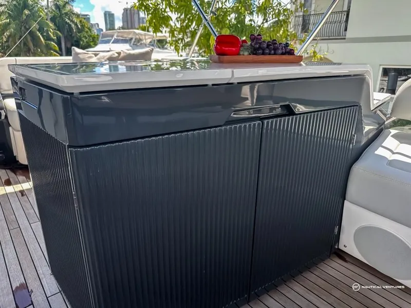 Slide: The Image of Fairline Phantom 65 2023 - 97