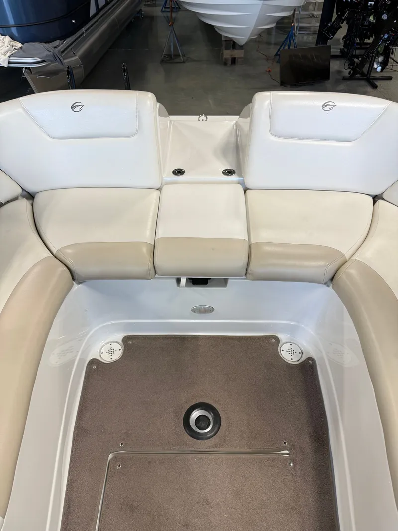 Slide: The Image of Crownline Boats 240 LS 2008 - 12