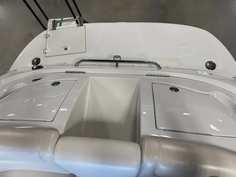 Slide: The Image of Crownline Boats 240 LS 2008 - 14