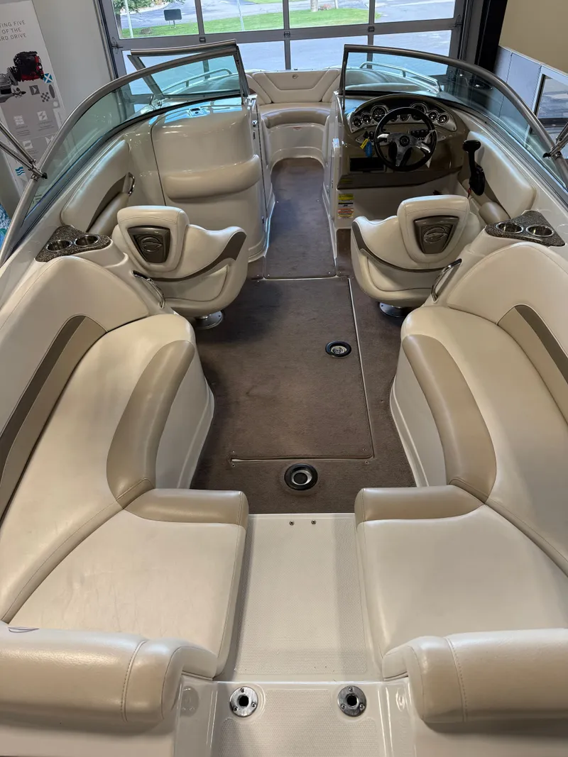 Slide: The Image of Crownline Boats 240 LS 2008 - 17
