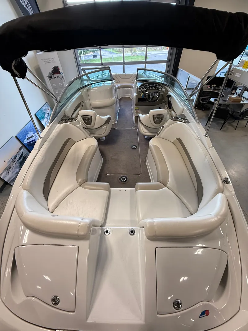 Slide: The Image of Crownline Boats 240 LS 2008 - 18