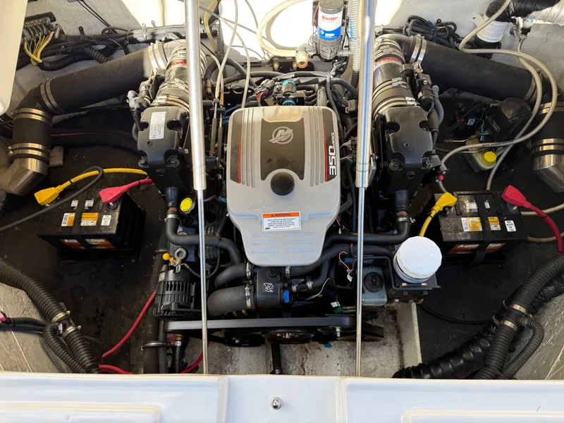 Slide: The Image of Crownline Boats 240 LS 2008 - 23