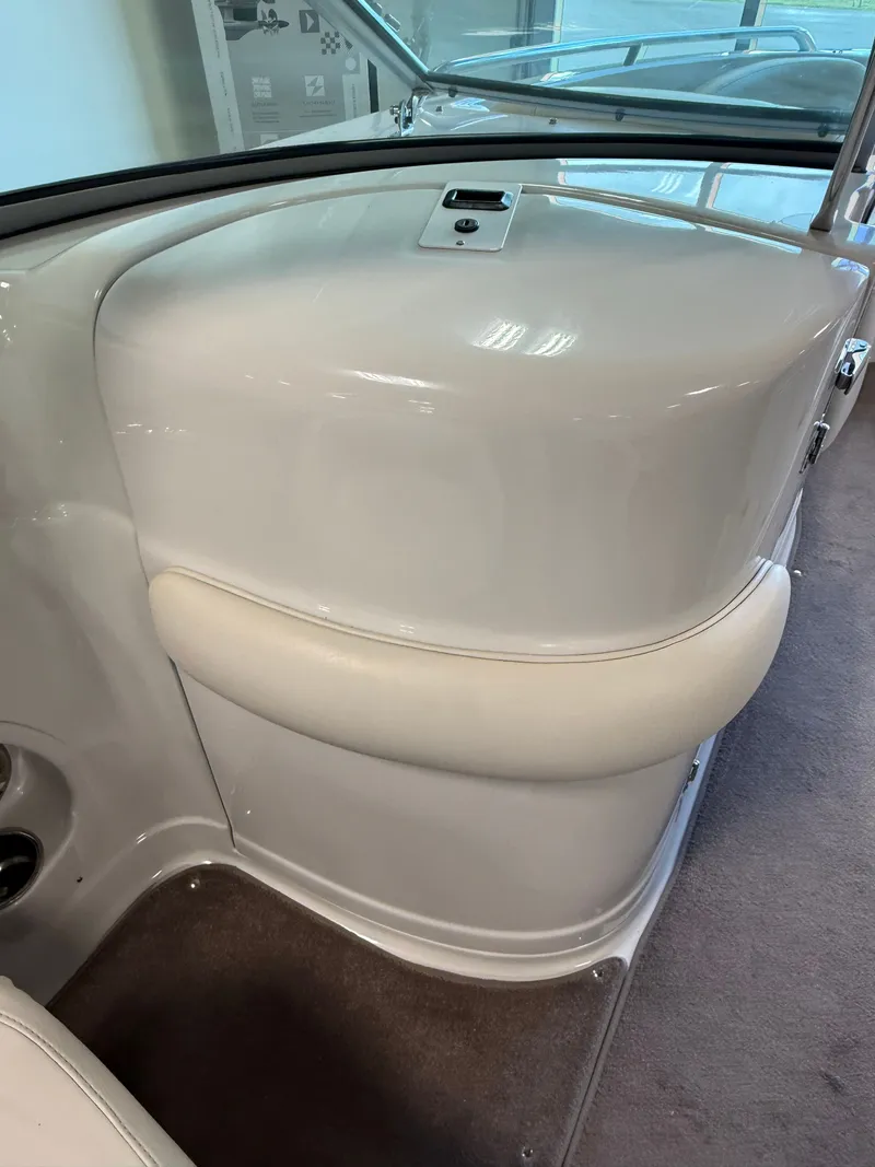 Slide: The Image of Crownline Boats 240 LS 2008 - 8