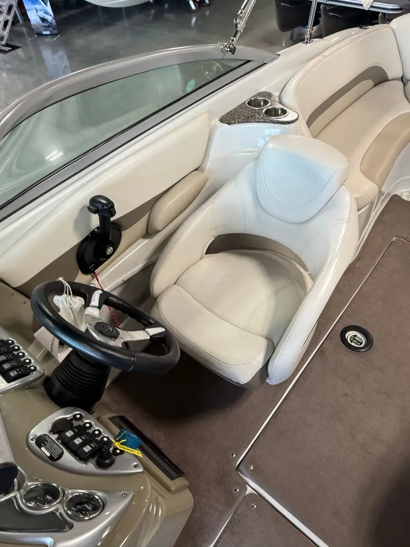 Slide: The Image of Crownline Boats 240 LS 2008 - 9