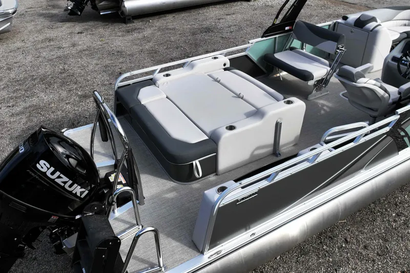 Slide: The Image of 2026 Tahoe Pontoon LTZ Entertainer with Suzuki engine, featuring spacious seating and modern design. - 8