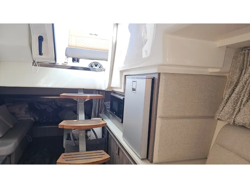 Slide: The Image of Sea Ray 320 SUNDANCER COUPE OB 2026 - 18