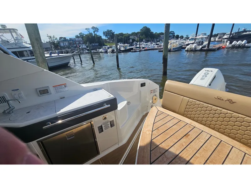 Slide: The Image of Sea Ray 320 SUNDANCER COUPE OB 2026 - 27