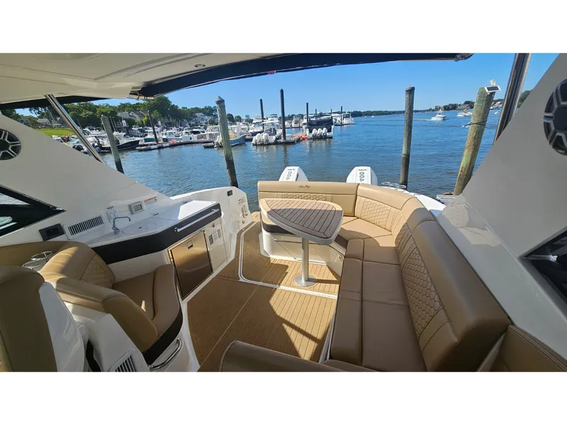 Slide: The Image of Sea Ray 320 SUNDANCER COUPE OB 2026 - 23