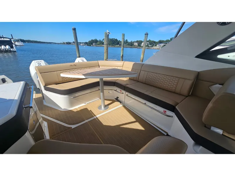 Slide: The Image of Sea Ray 320 SUNDANCER COUPE OB 2026 - 39