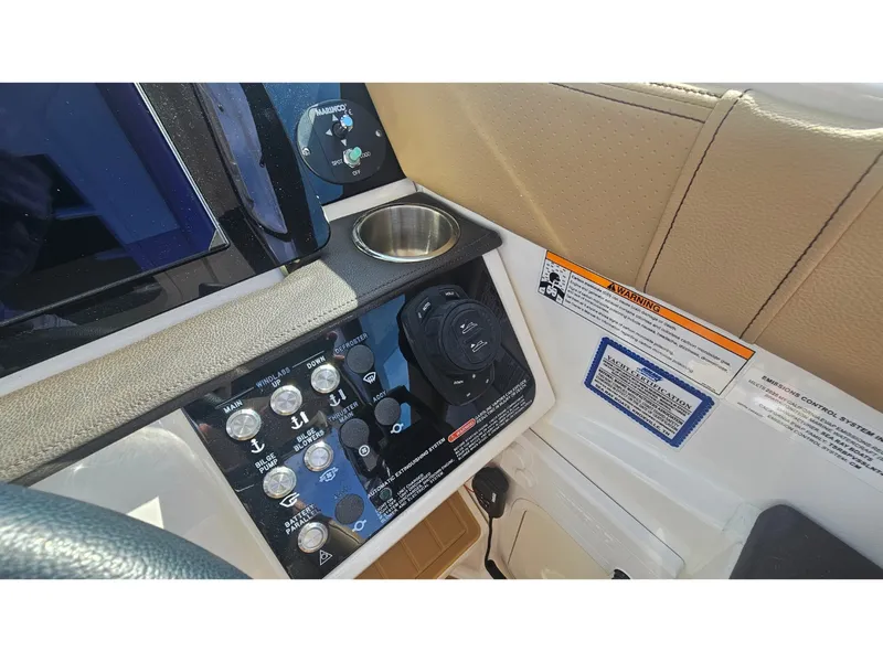 Slide: The Image of Sea Ray 320 SUNDANCER COUPE OB 2026 - 33