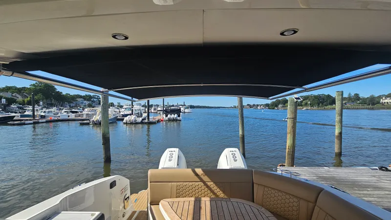 Slide: The Image of Sea Ray 320 SUNDANCER COUPE OB 2026 - 15