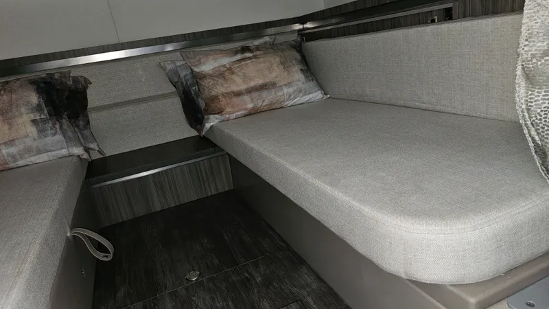 Slide: The Image of Sea Ray 320 SUNDANCER COUPE OB 2026 - 27