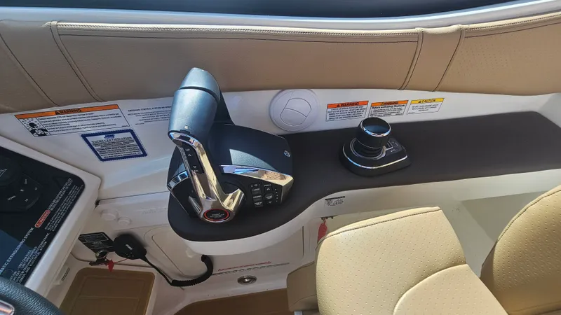 Slide: The Image of Sea Ray 320 SUNDANCER COUPE OB 2026 - 21