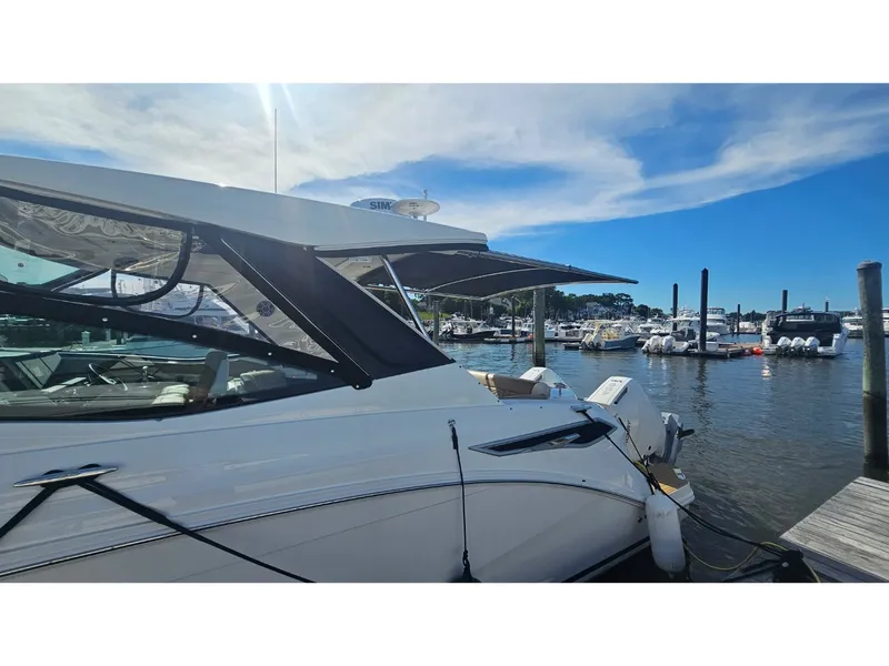 Slide: The Image of Sea Ray 320 SUNDANCER COUPE OB 2026 - 54