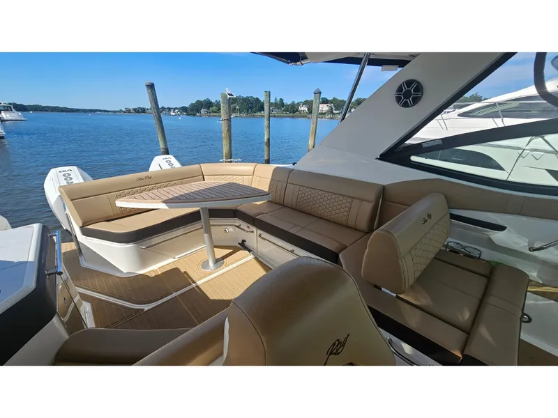 Slide: The Image of Sea Ray 320 SUNDANCER COUPE OB 2026 - 37