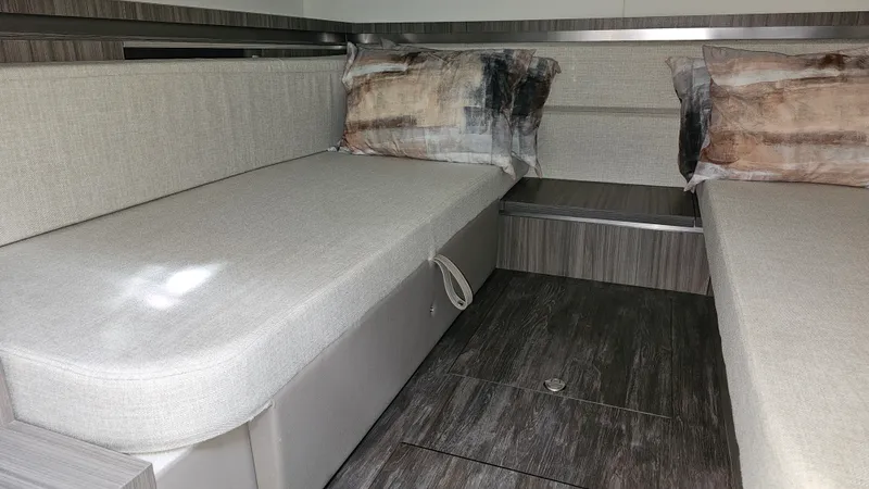 Slide: The Image of Sea Ray 320 SUNDANCER COUPE OB 2026 - 26