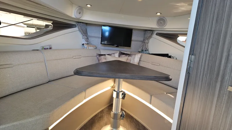 Slide: The Image of Sea Ray 320 SUNDANCER COUPE OB 2026 - 23