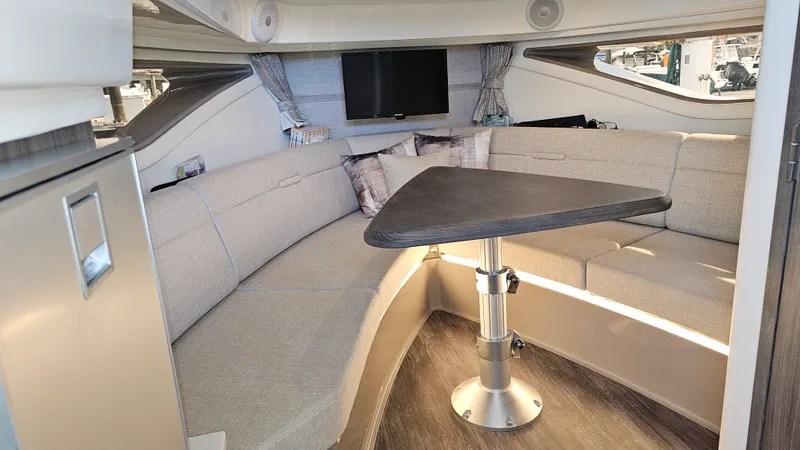 Slide: The Image of Sea Ray 320 SUNDANCER COUPE OB 2026 - 22