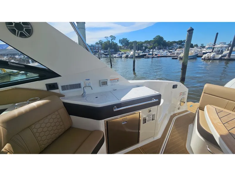 Slide: The Image of Sea Ray 320 SUNDANCER COUPE OB 2026 - 25