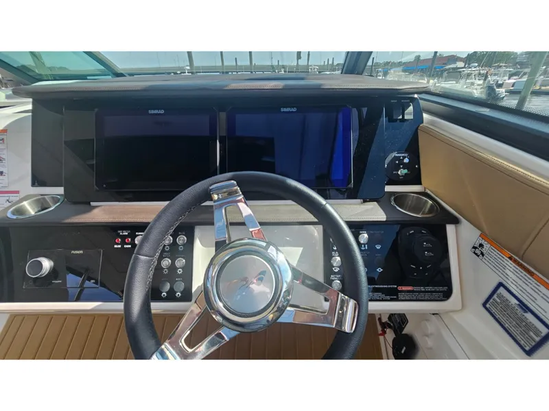 Slide: The Image of Sea Ray 320 SUNDANCER COUPE OB 2026 - 35