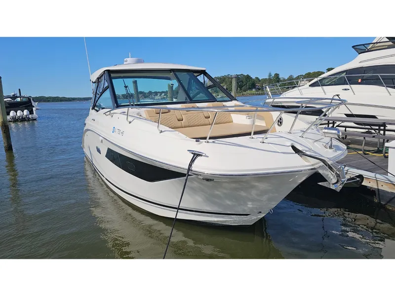 Slide: The Image of Sea Ray 320 SUNDANCER COUPE OB 2026 - 45