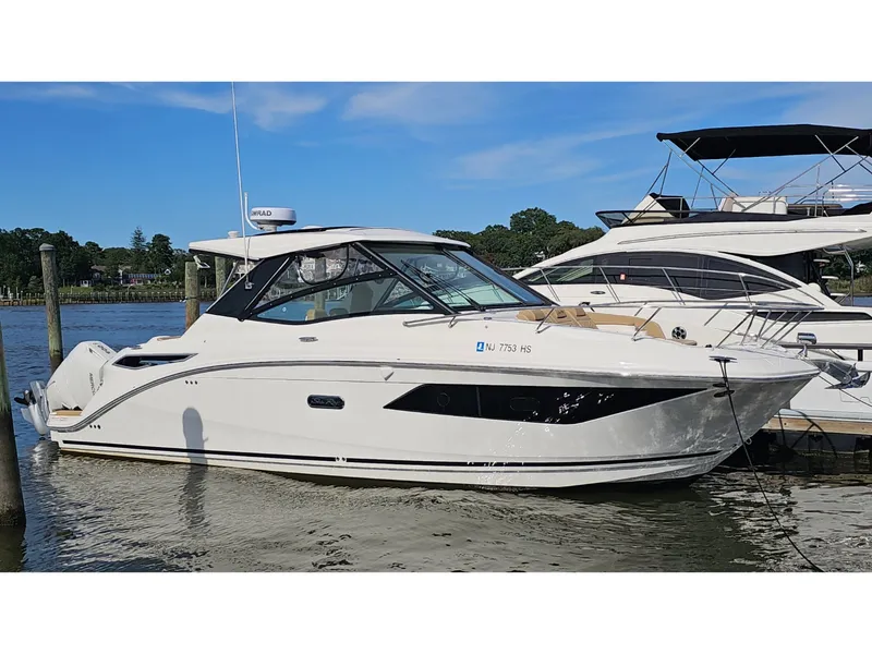 Slide: The Image of Sea Ray 320 SUNDANCER COUPE OB 2026 - 47