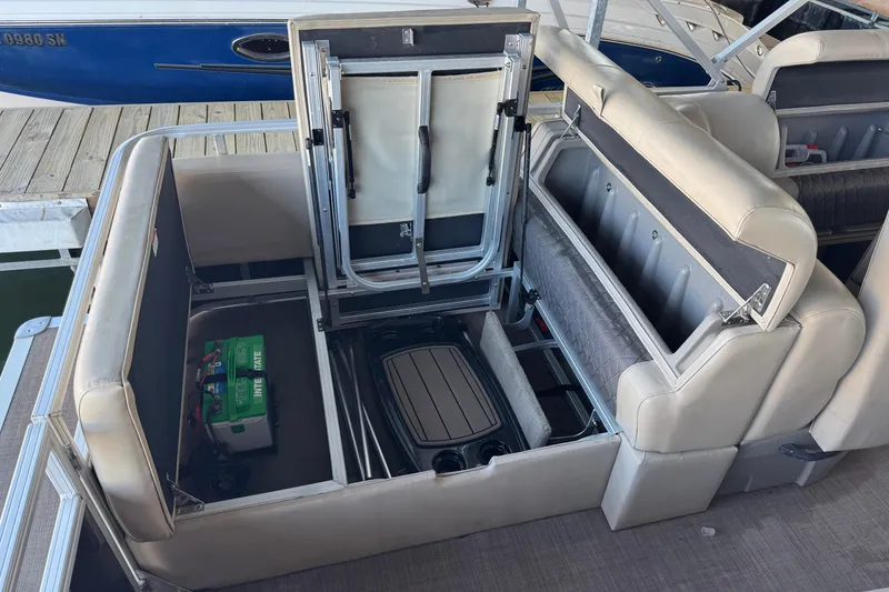 Slide: The Image of 2020 Sun Tracker Party Barge 22 DLX with registration TX2831JH. - 18