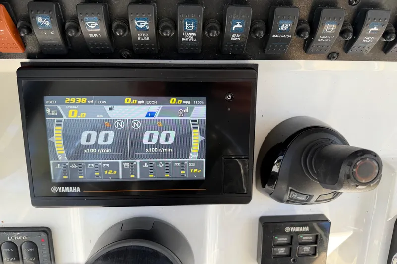 Slide: The Image of Control panel of a 2018 Sea Hunt Gamefish 30 Coffin Box with Yamaha display. - 40