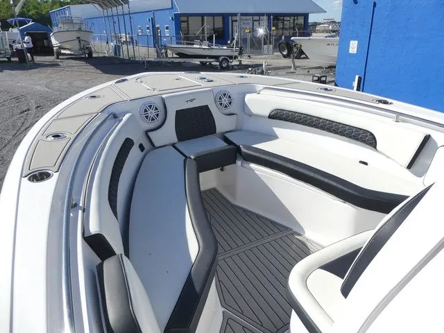 Slide: The Image of Tidewater 232 CC Adventure 2024 - 13