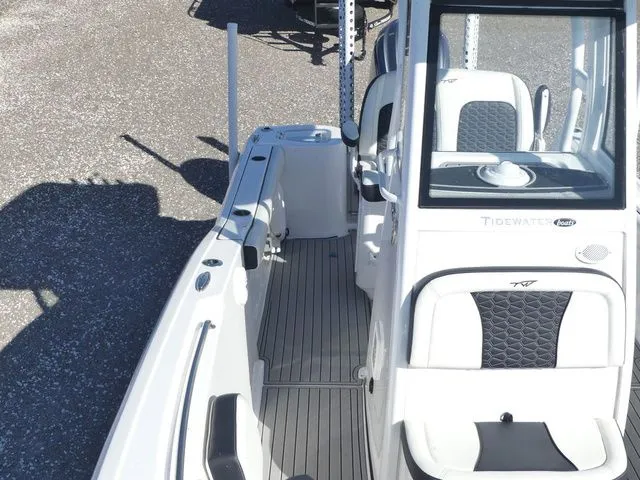 Slide: The Image of Tidewater 232 CC Adventure 2024 - 16