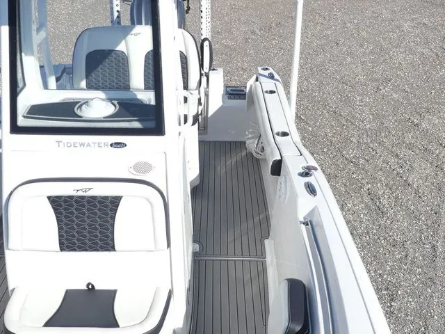 Slide: The Image of Tidewater 232 CC Adventure 2024 - 17