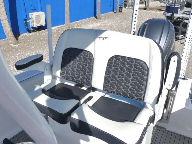 Slide: The Image of Tidewater 232 CC Adventure 2024 - 19