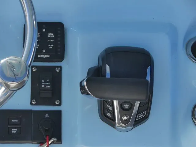 Slide: The Image of Tidewater 232 CC Adventure 2024 - 21