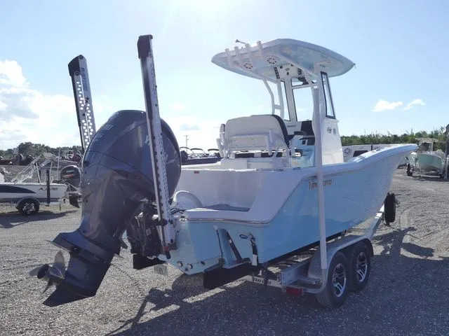 Slide: The Image of Tidewater 232 CC Adventure 2024 - 4