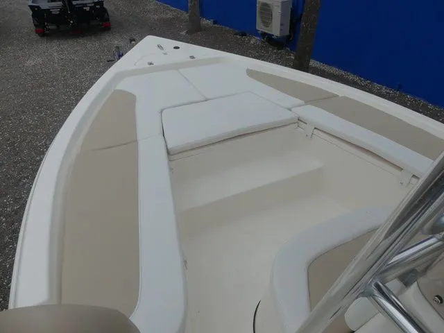 Slide: The Image of Bulls Bay 2200 XS 2026 - 12