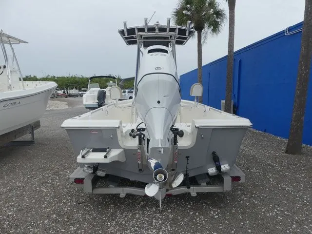 Slide: The Image of Bulls Bay 2200 XS 2026 - 5