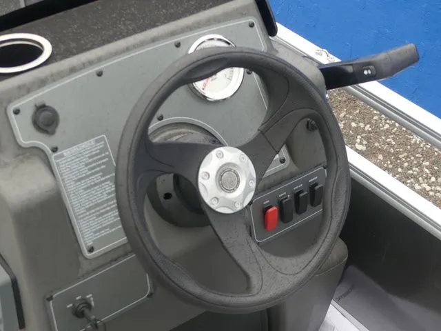 Slide: The Image of Sun Tracker Bass Buggy 16 XL Select 2026 - 17