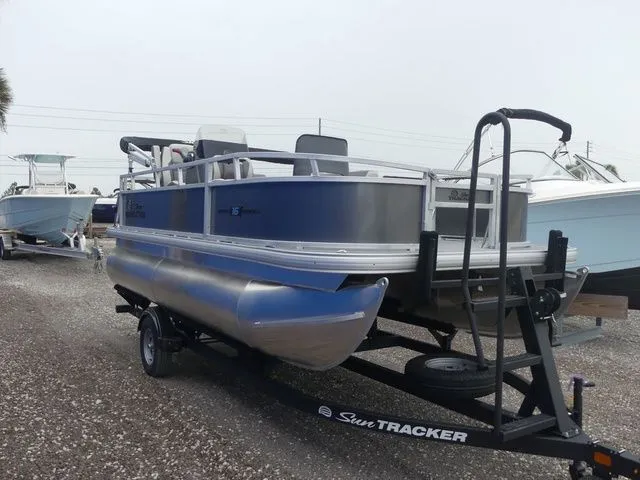 Slide: The Image of Sun Tracker Bass Buggy 16 XL Select 2026 - 3