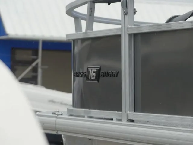 Slide: The Image of Sun Tracker Bass Buggy 16 XL Select 2026 - 8